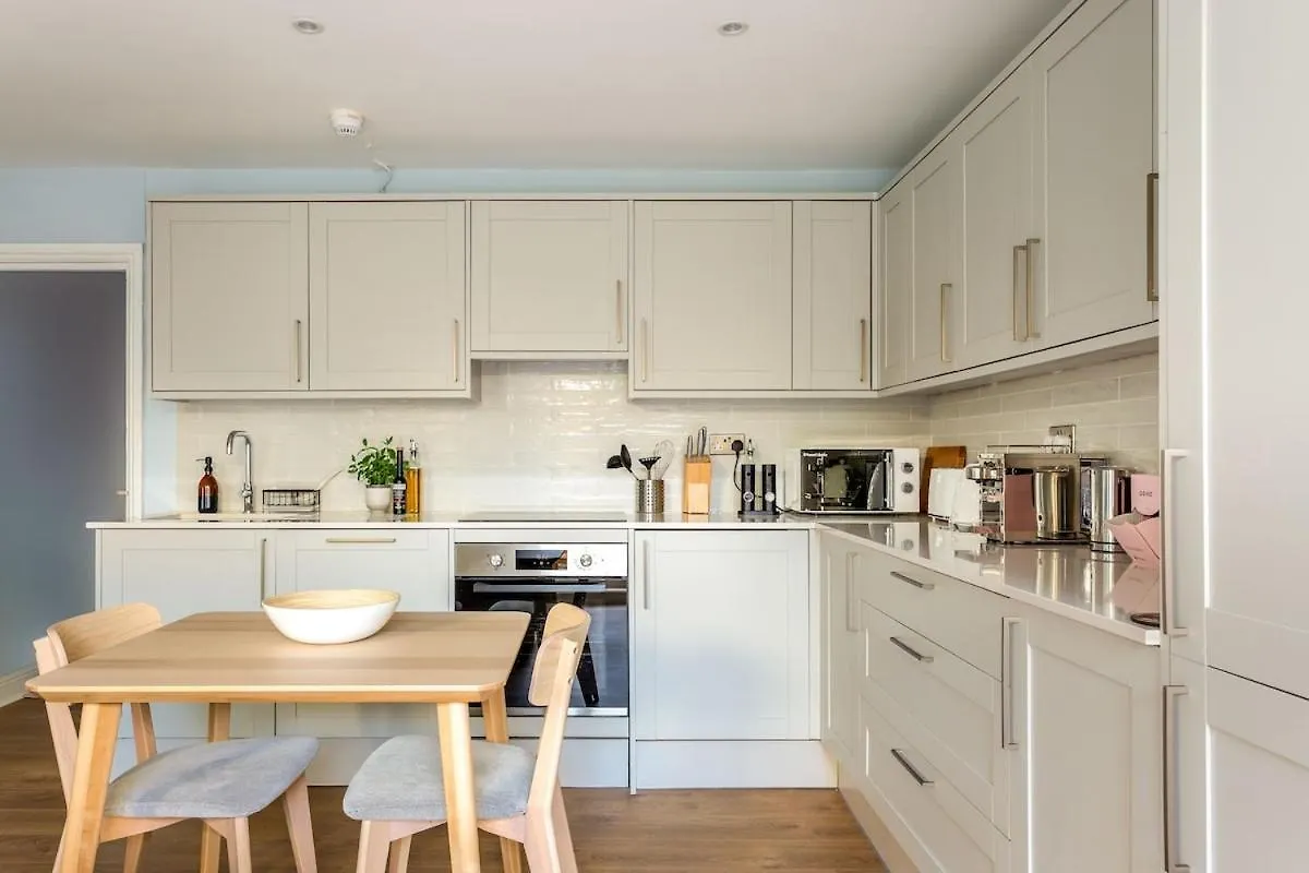 Central Brighton One Bedroom Apartment